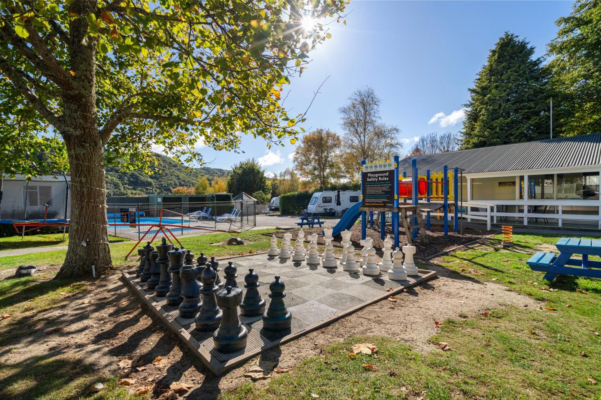 Tasman Holiday Parks بِكتون المظهر الخارجي الصورة Playground at the park